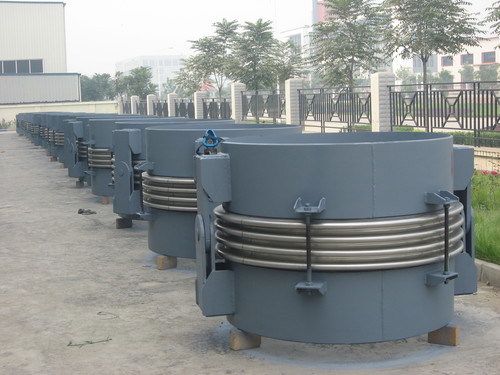 Single hinge compensator